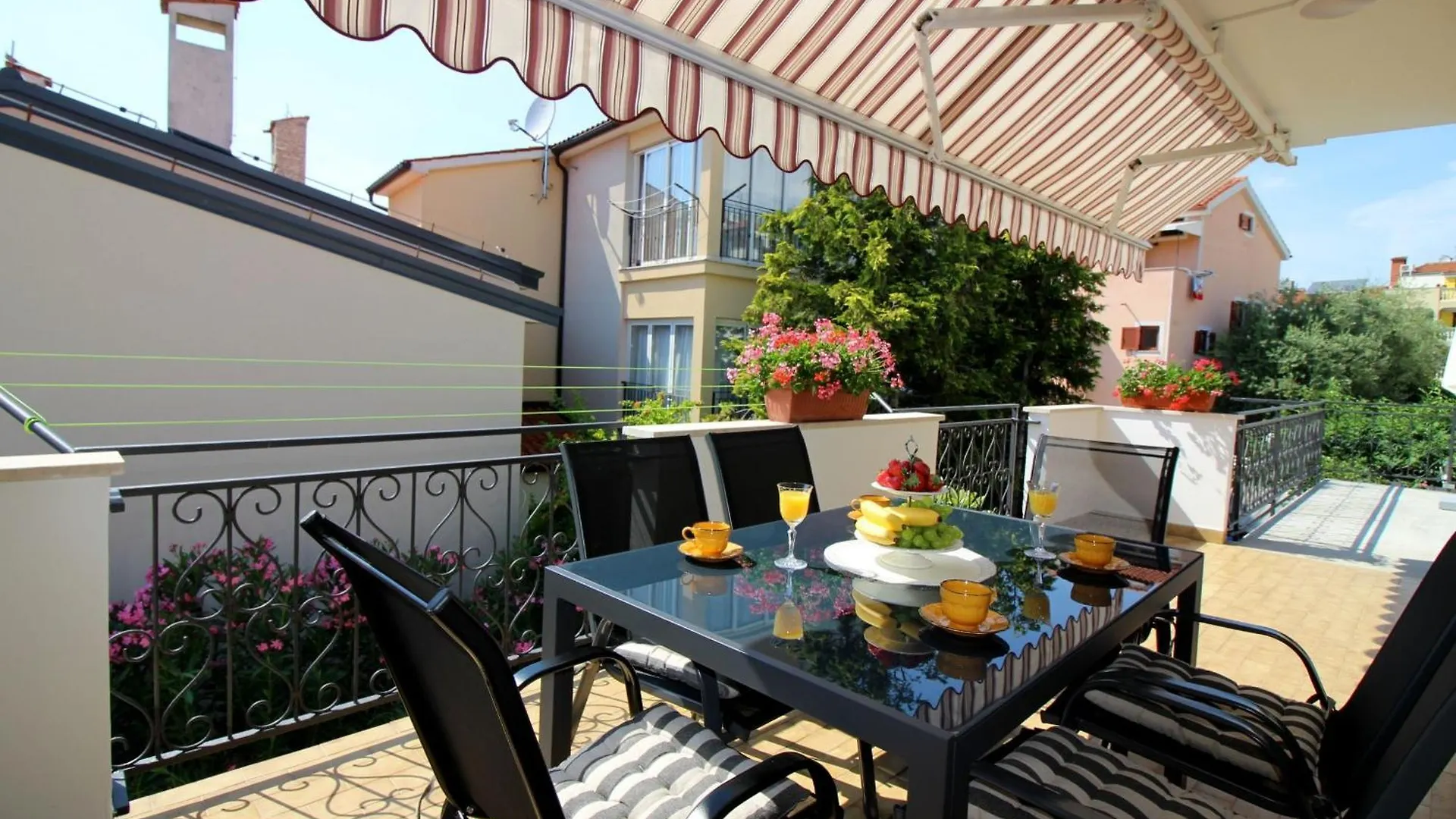 Ferienwohnung Gina Mit Terrasse, Grill Und Liegen Poreč