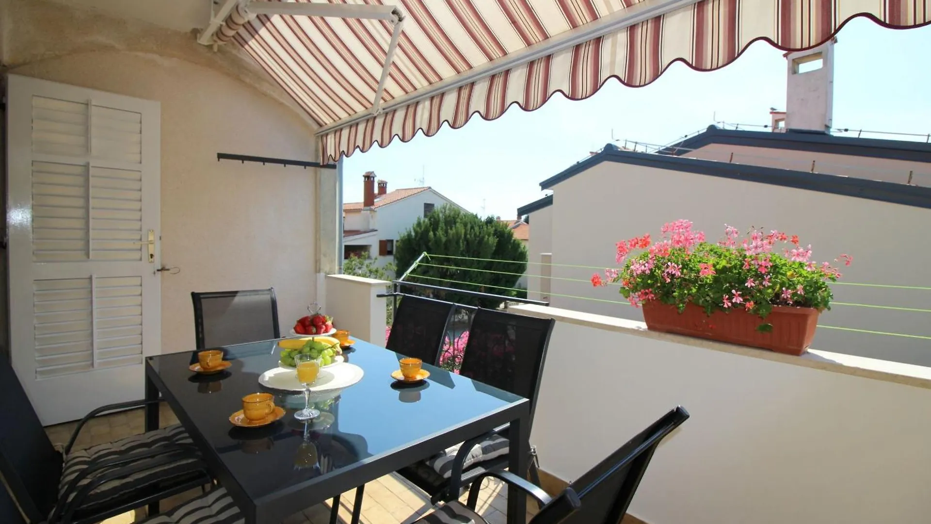 Ferienwohnung Gina Mit Terrasse, Grill Und Liegen Poreč Appartement