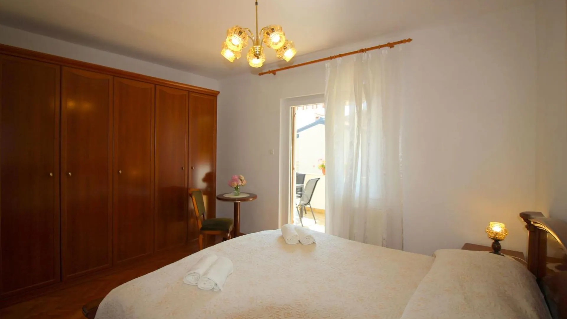 Ferienwohnung Gina Mit Terrasse, Grill Und Liegen Poreč