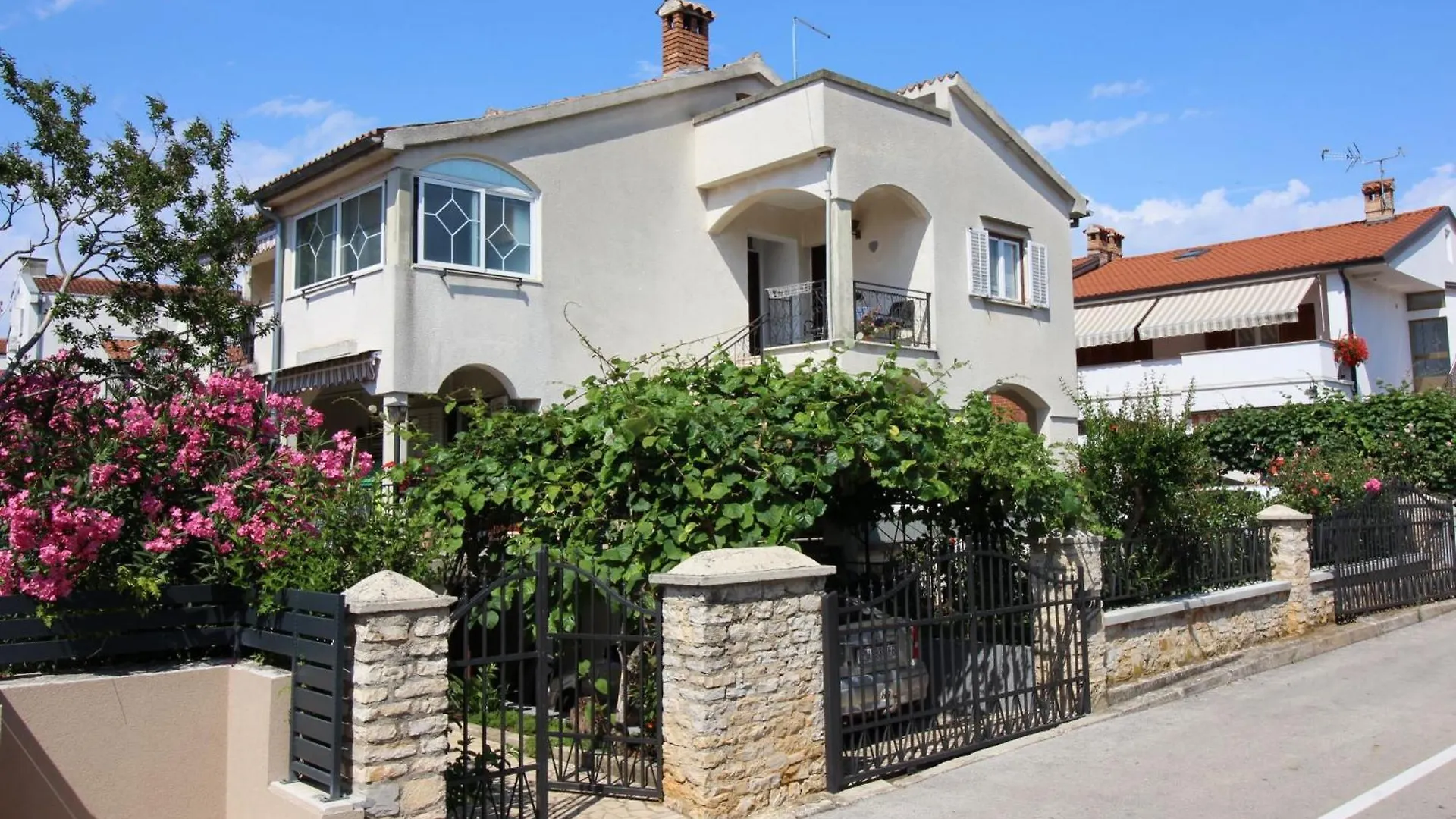 Appartement Ferienwohnung Gina Mit Terrasse, Grill Und Liegen Poreč