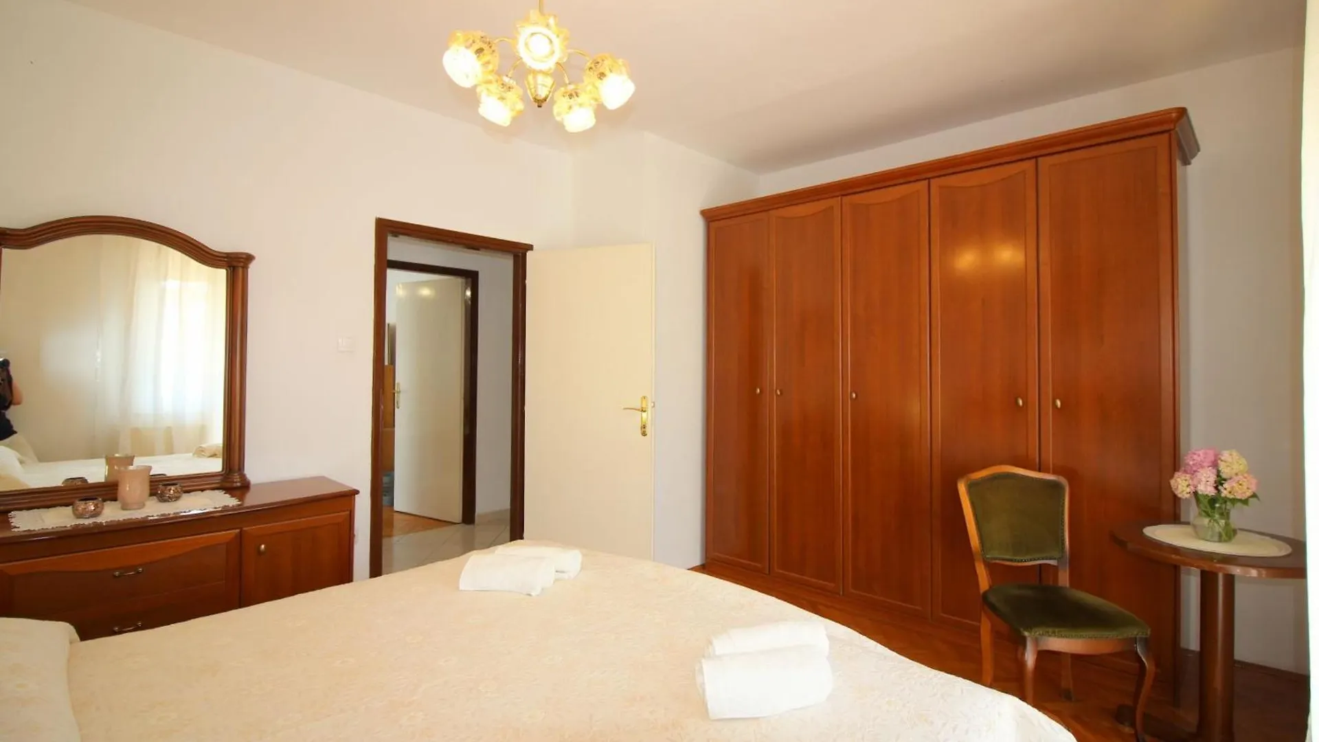 Ferienwohnung Gina Mit Terrasse, Grill Und Liegen Porec 0*,